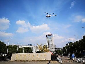 z8a0badea90c5b0bd 南京の大学でザリガニフェア開催　江蘇省