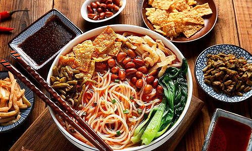 z45b1b49d562ab56a 臭いけど美味しい！中国で1日に660万杯売れるタニシ麺
