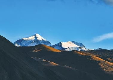 z813b10ca046ac6f0 民用ドローンがエベレスト（6000ｍメートル地点）で輸送テストに成功