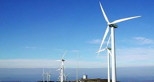 海に並ぶ「風車」が人気観光スポットに zf0be609b21101aa0 海に並ぶ「風車」が人気観光スポットに