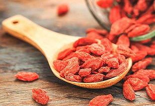 z3a8faafe789f466b 砂漠で栽培された枸杞（クコ）の実が豊作に　甘粛省酒泉市