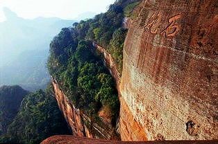 z59dd5dcf7fa20f8b 豊かな暮らしへの道につながる1本の青竹　貴州省赤水市