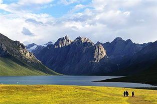 zcb92b0c1254f249e 上空から撮影した「神の花園」年保玉則　青海省