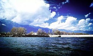 er海に輝く「星」のような漁船の灯り 雲南省 z1304080fc7d735bf er海に輝く「星」のような漁船の灯り 雲南省