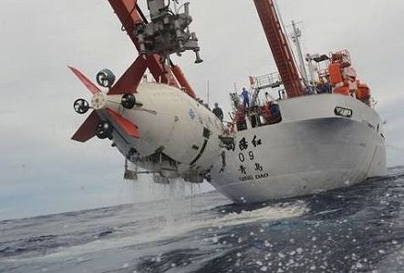 有人潜水艇「蛟竜号」、外国人科学者を初受け入れ z774154bce1f91b39 有人潜水艇「蛟竜号」、外国人科学者を初受け入れ