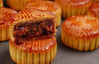 z8444353d8ff62db1 月餅の生産に追われる食品メーカー　山東省新泰市