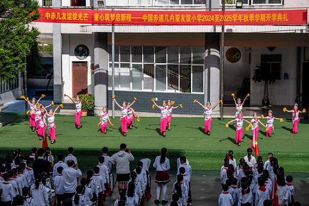 z45494e68274f0944 新学期を迎えた山間部の中国・赤道ギニア友好小学校　雲南省