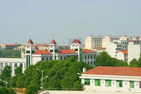 z48e2bea17da141d1 地下駐車場に校門！浙江省義烏市の学校が送迎する保護者に便利な措置