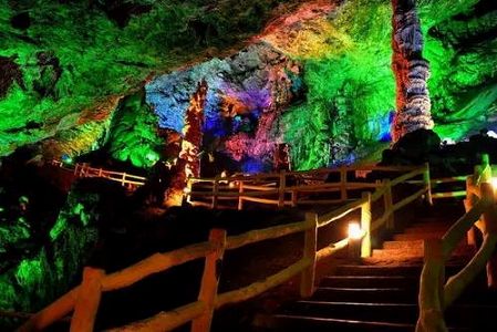 z01ce466a169bdb06 中国西北地域随一の鍾乳洞「万象洞」を訪ねて