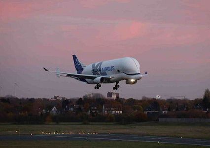 エアバスの大型貨物輸送機「ベルーガXL」、中国に初登場 za8bed23899a72d86 エアバスの大型貨物輸送機「ベルーガXL」、中国に初登場