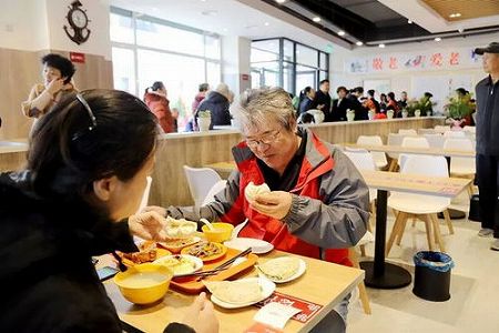 zcf223797d0b3c6ff 高齢者を補助する社区の食堂　山東省青島市城陽区