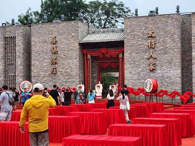 フランス人男性と山西省出身の女性が中国の伝統的な結婚式 zddadcc3aa6201cad フランス人男性と山西省出身の女性が中国の伝統的な結婚式