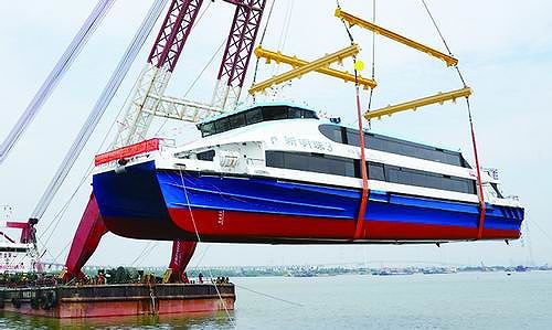 z8b52b00b8d6dcc19 中国最大乗客定員の炭素繊維高速客船が進水