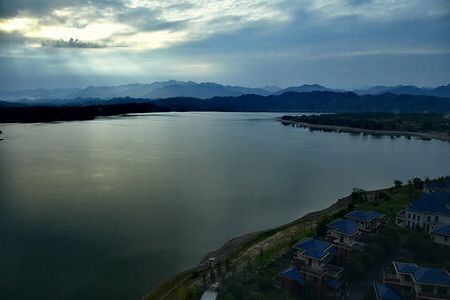 zaecc9464abe79321 「捕って、食べる！」巨大鍋の魚スープに舌鼓！賑う豊漁イベント　江西省武寧県