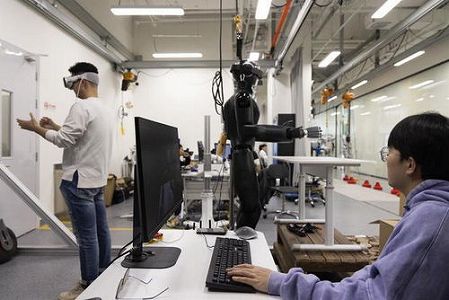 人型ロボット「CASBOT 01」が一般公開 zf9b1577ce49887f8 人型ロボット「CASBOT 01」が一般公開