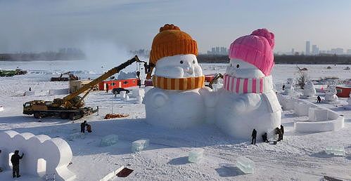 zf603932bd922eaa7 哈爾浜の巨大雪だるまがお披露目　黒竜江省哈爾浜市
