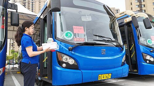 zfb294b96c6d7ec3f 市民の移動に便利な「ご近所バス」路線が開通　山東省青島市