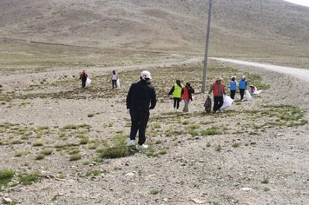 zb95abad1de2fc762 西蔵自治区日喀則市M6.8地震　震源地被災者が被災後初めての朝食